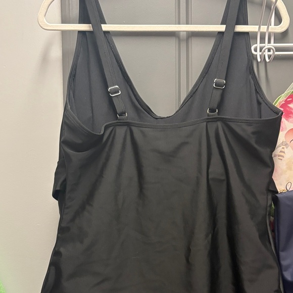 Black one piece bathing suit  with adjustable straps Medium coverage NWOT - Picture 7 of 11